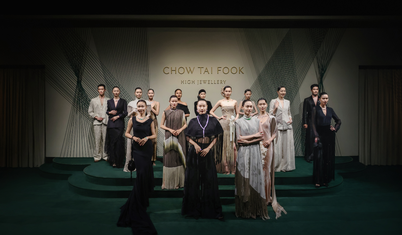 <p>霓裳化艺，至臻礼呈<br>
周大福「东方霓裳 Chinese Couture」高级珠宝展启幕</p>
