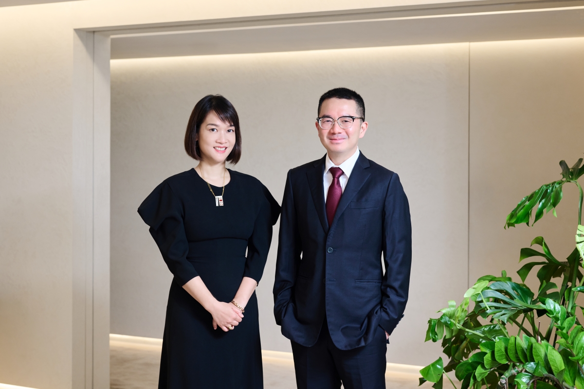<p>Mr. Cheng Chi-Heng, Conroy and Ms. Cheng Chi-Man, Sonia </p>
