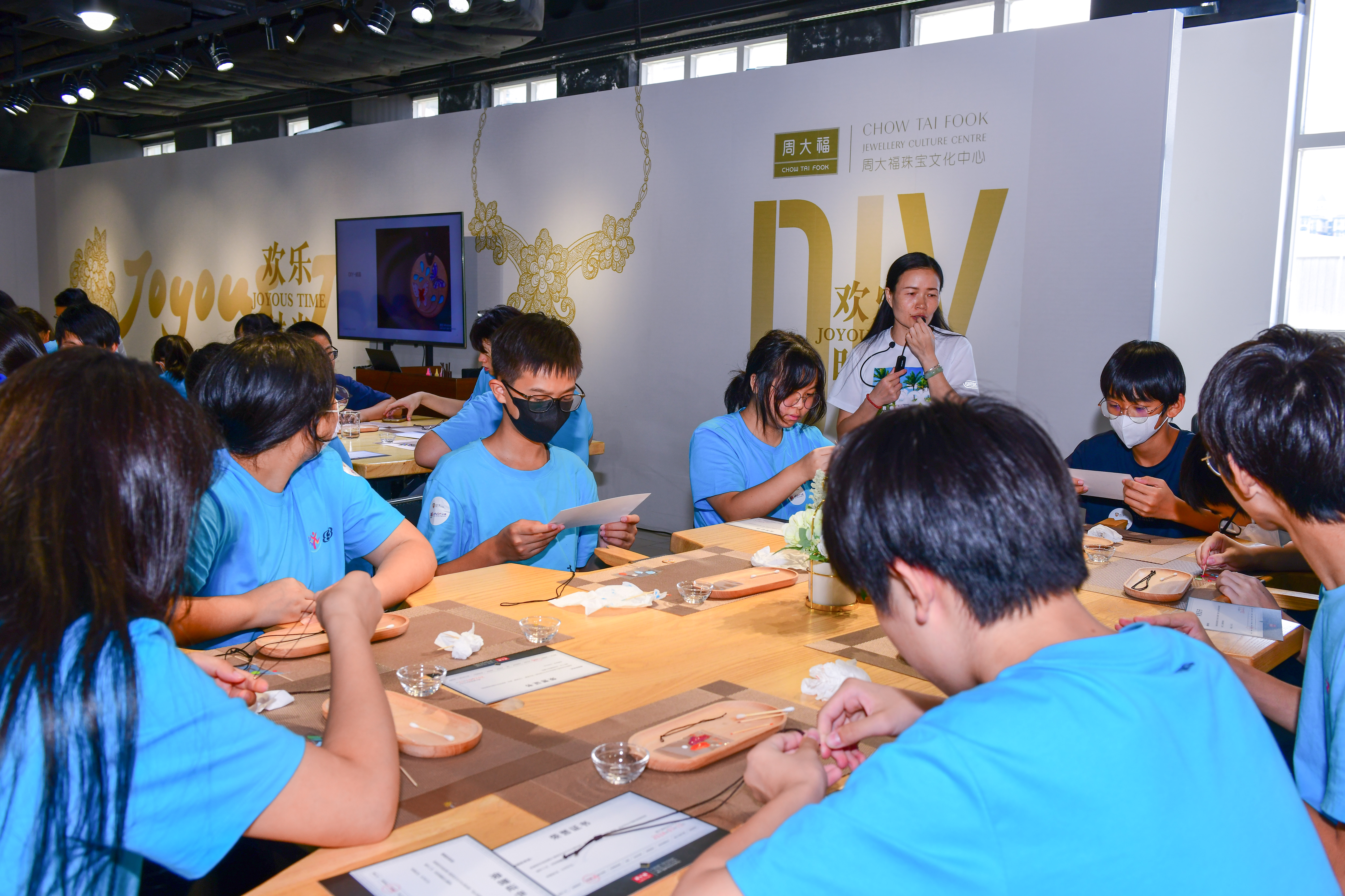 <p>Three-Region School-Enterprise Cooperation Programme: Cultivating Outstanding Talent for the Jewellery Industry</p>
